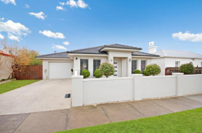  Central Warrnambool Townhouse  Варнамбул